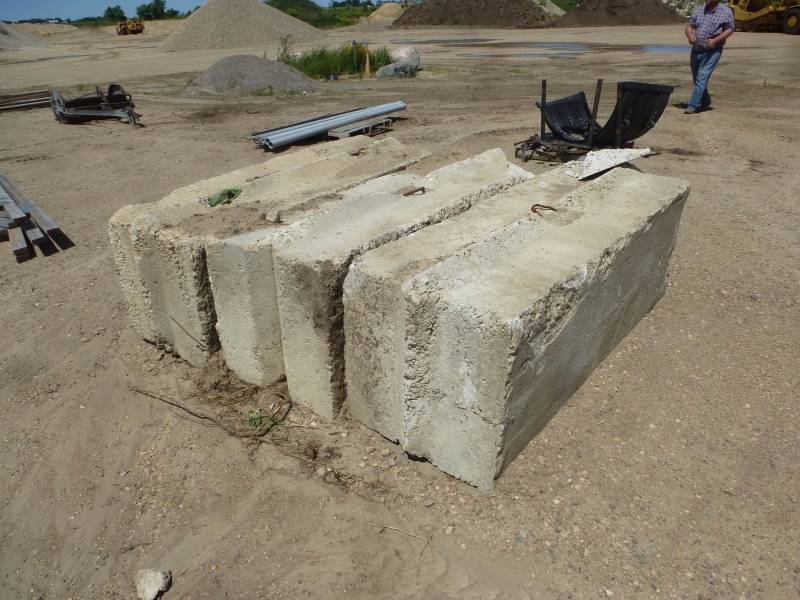 lot 141 image: Cement Barrier Blocks