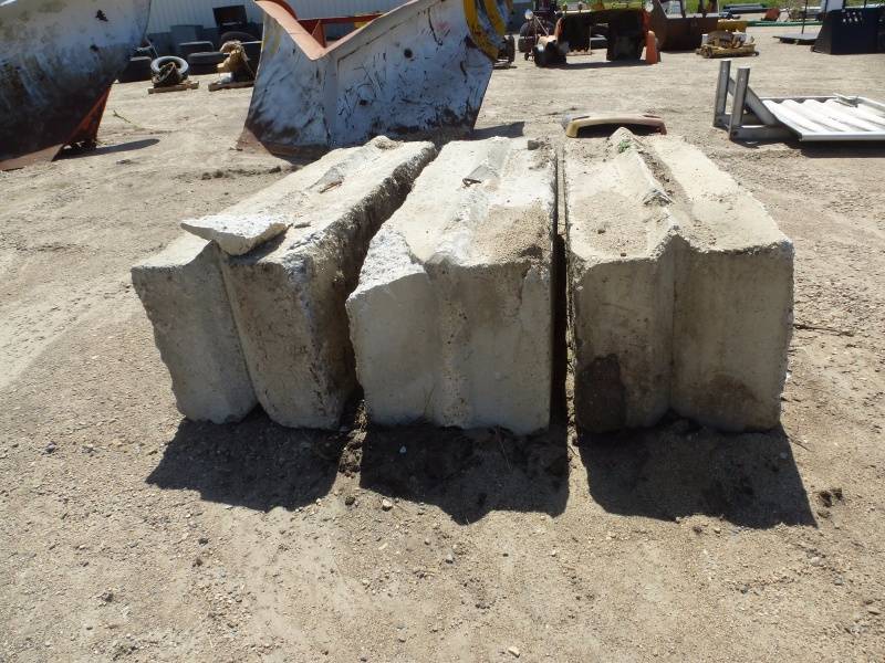 lot 142 image: Cement Barrier Blocks