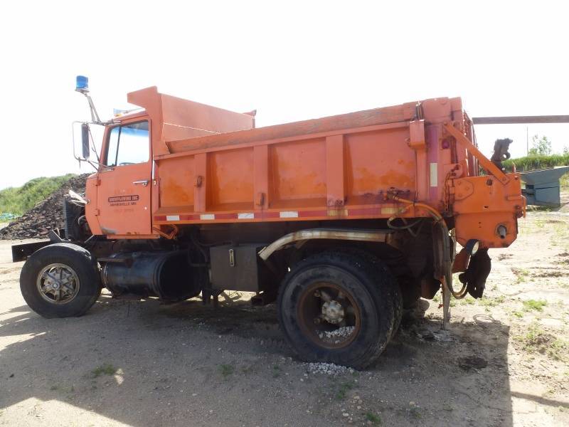 lot 24 image: Ford Parts Truck