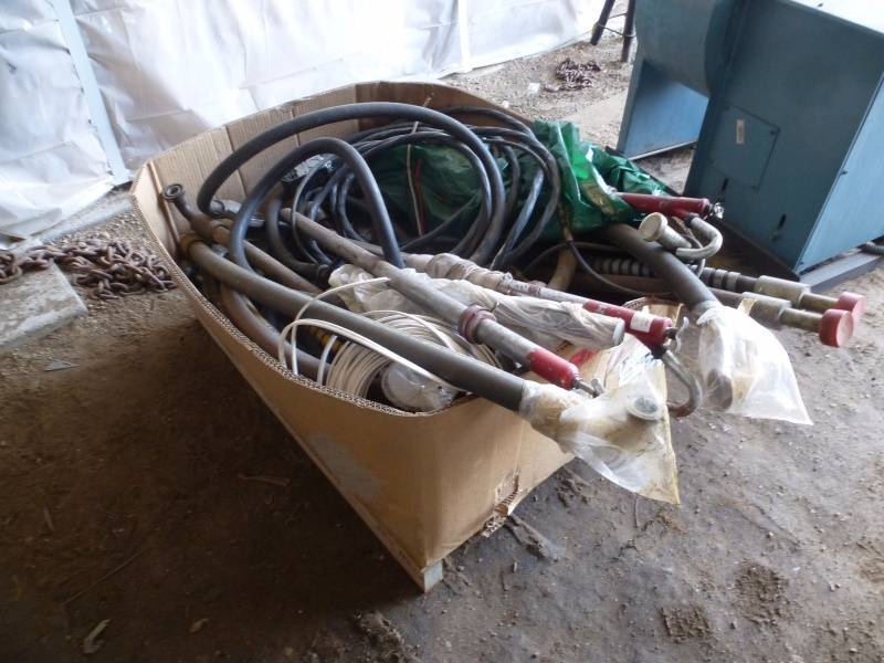 lot 164 image: Cat 627 Hydraulic Hoses