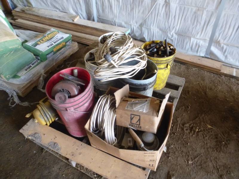 lot 166 image: Cat Bolts & Bushings
