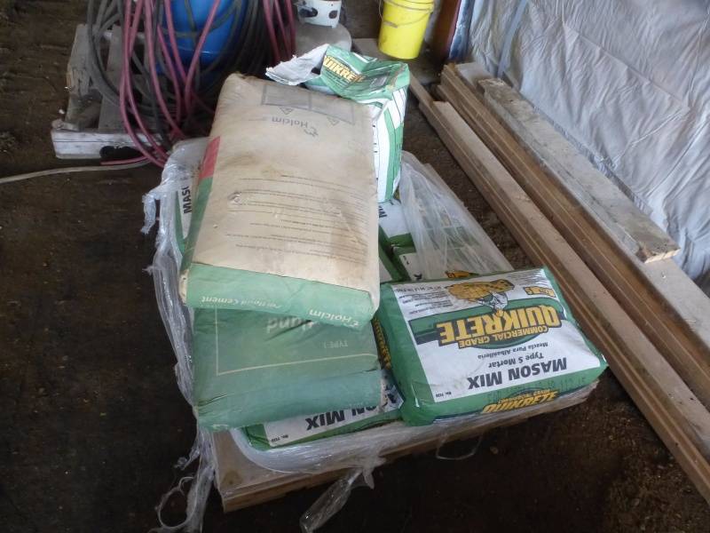 lot 167 image: Pallet of Cement Quikcrete