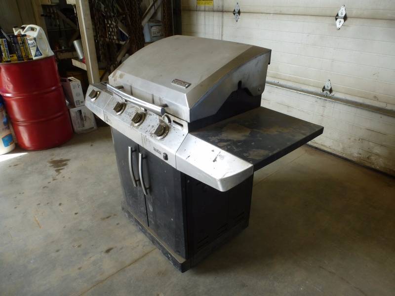 lot 174 image: Char Broil Grill
