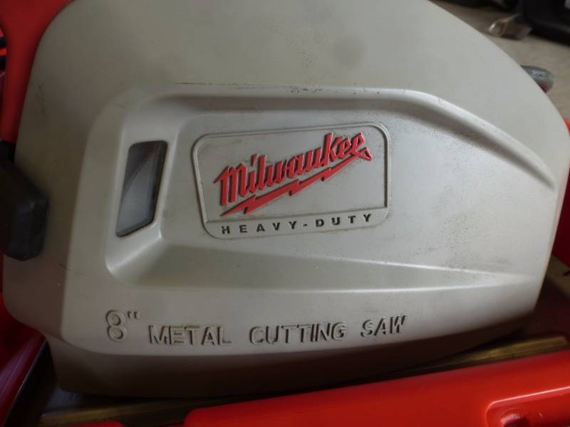 lot 195 image: Milwaukee Metal Saw