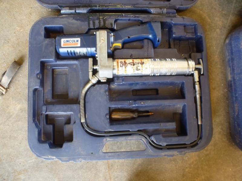 lot 208 image: Lincoln Grease gun