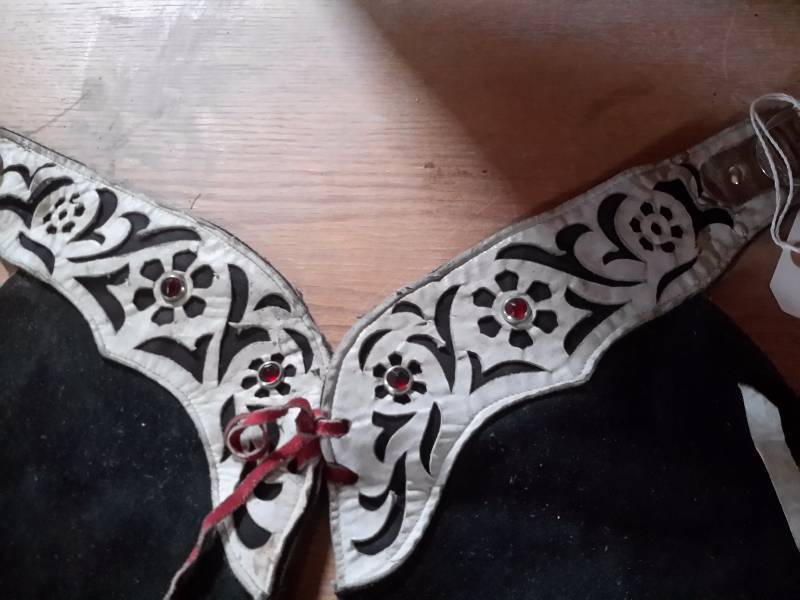 lot 41 image: VINTAGE CHILDRENS CHAPS..