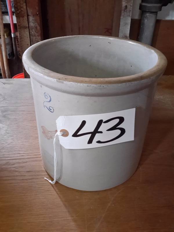 lot 43 image: No. .2 Redwing Crock.. No chips or cracks.