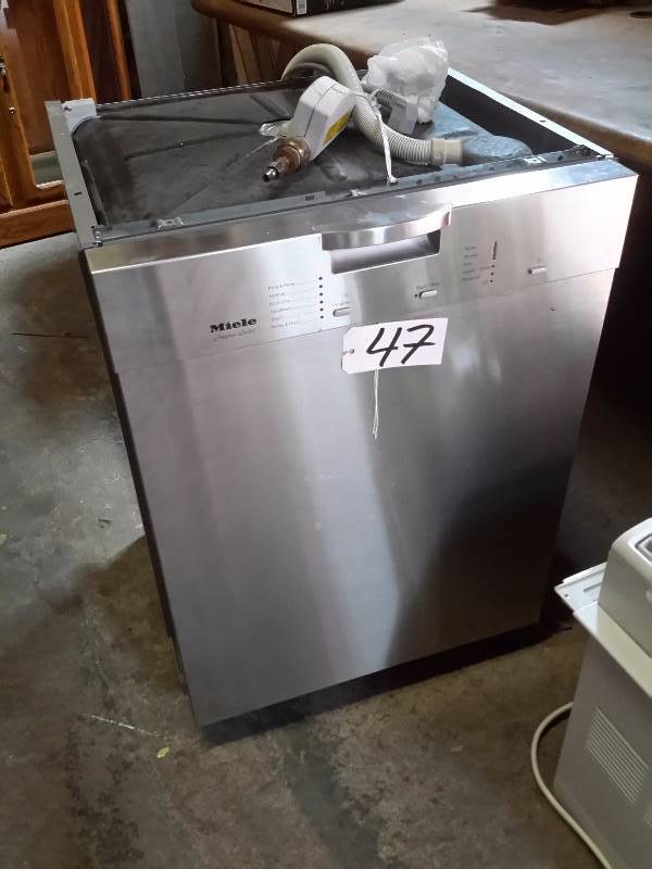 lot 47 image: MIELE Dishwasher
