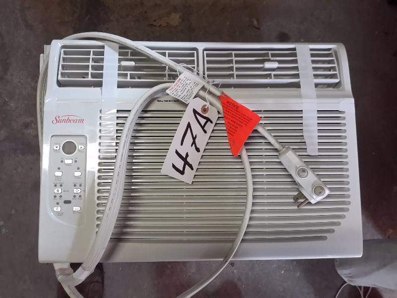 SUNBEAM 10,000 BTU Air Conditioner.. Like new.. Works well St Paul