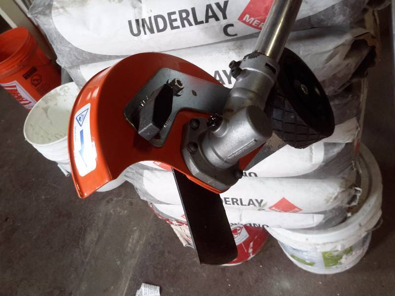 lot 35A image: Husqvarna lawn Edger.. New.. Hardly used