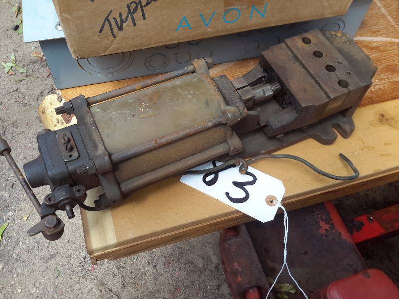 lot 83 image: Air Vise
