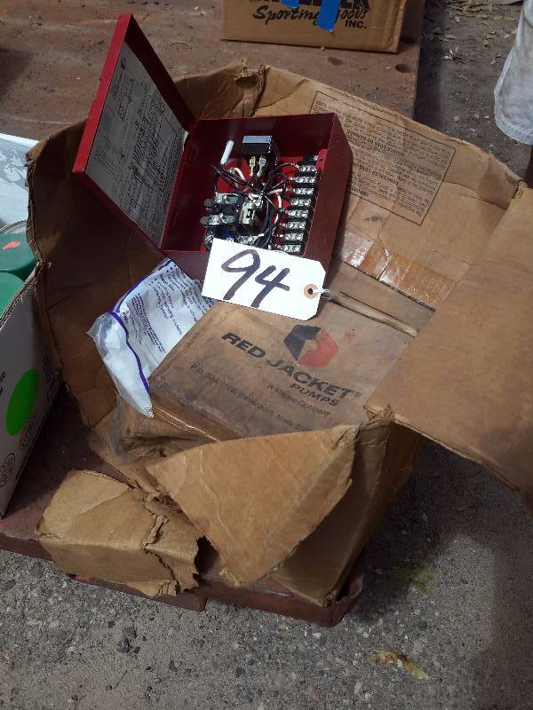 lot 94 image: 4 Red Jack Pump Control Boxes