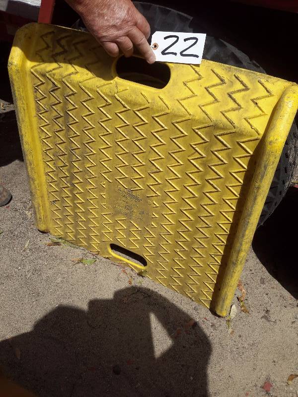 lot 22 image: Fiber Glass 2 wheel cart ramp