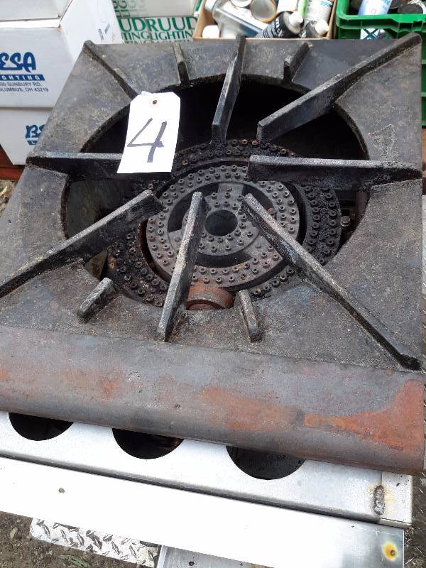 lot 4 image: Natural Gas Stock Pot Cooker.. Seems to be all there