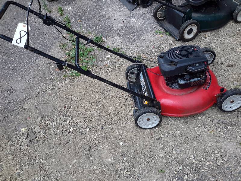 lot 8 image: Quatro MTD 21 in, 4 H.P. Lawn Mower.. Briggs and Stratton Engine.. Turns over, but is not in running order.