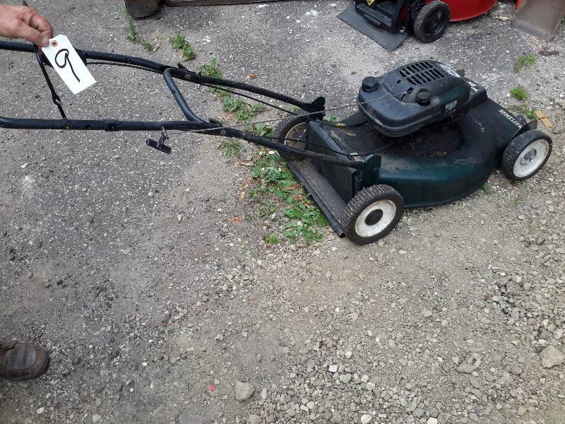 lot 9 image: Craftsman, 22in Power Gen Dr.. Turns over, but is not in running order