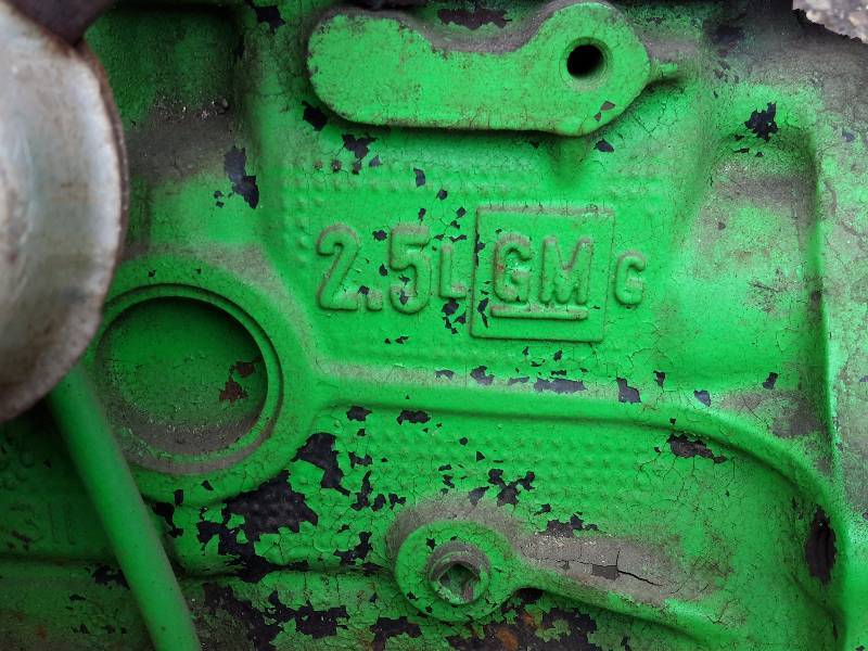 lot 17 image: 2.5 Liter GM Motor..