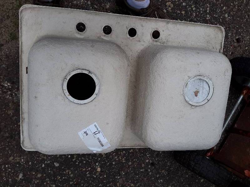 lot 18A image: Fiber Glass 2 section Sink