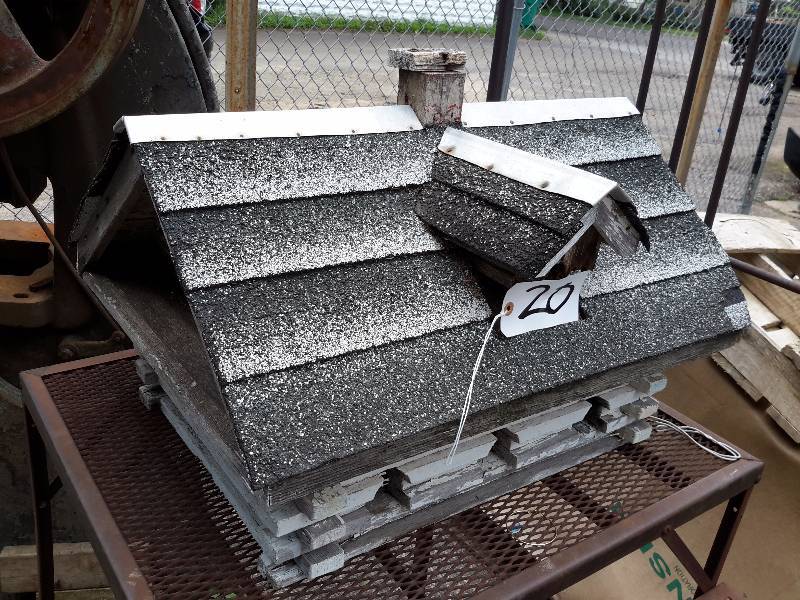 lot 20 image: Purple Martin House.. Vintage..