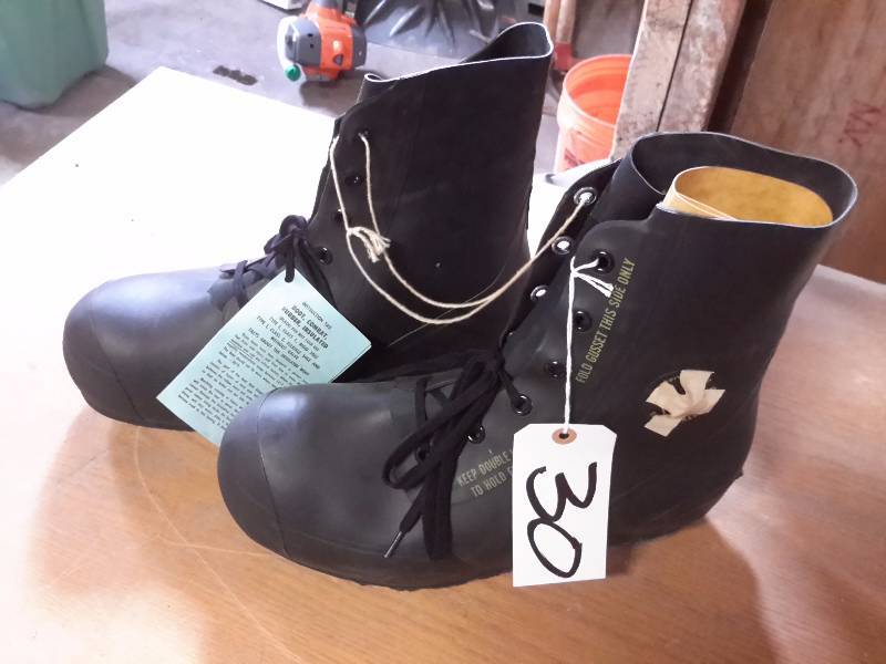 lot 30 image: Pair of New  Military Style boots.. Size 14N