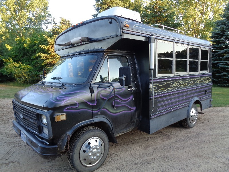 2008 Minnesota Viking Ford Passenger BusTAILGATE READY, Minnesota  Vikings Wrapped Party Bus