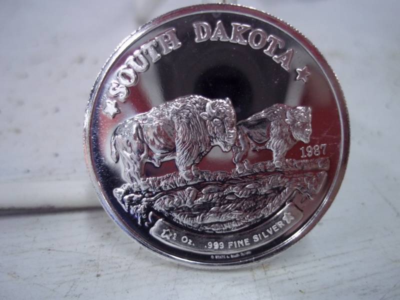 lot 75 image: South Dakota One Troy Ounce .999 Fine Silver