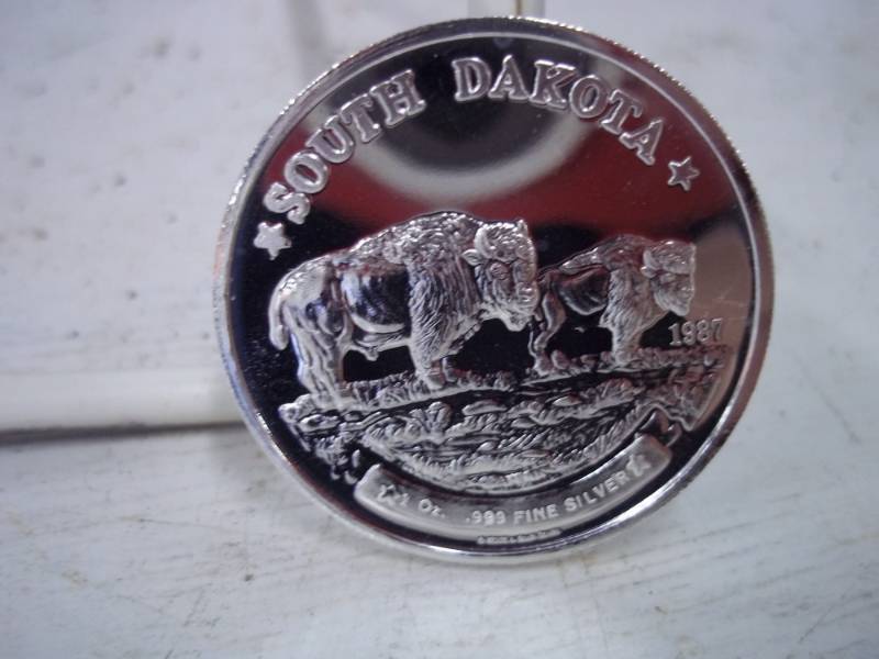 lot 76 image: South Dakota One Troy Ounce .999 Fine Silver
