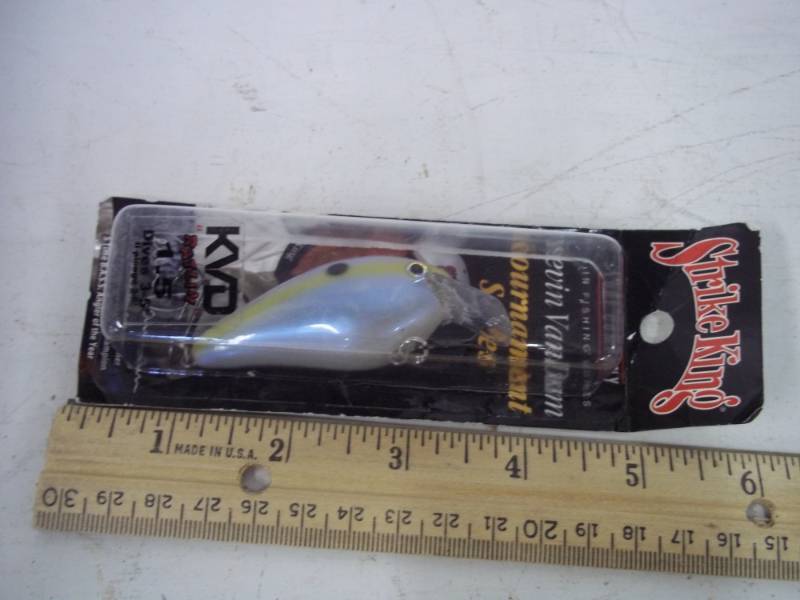 lot 114 image: NEW Fishing Lure