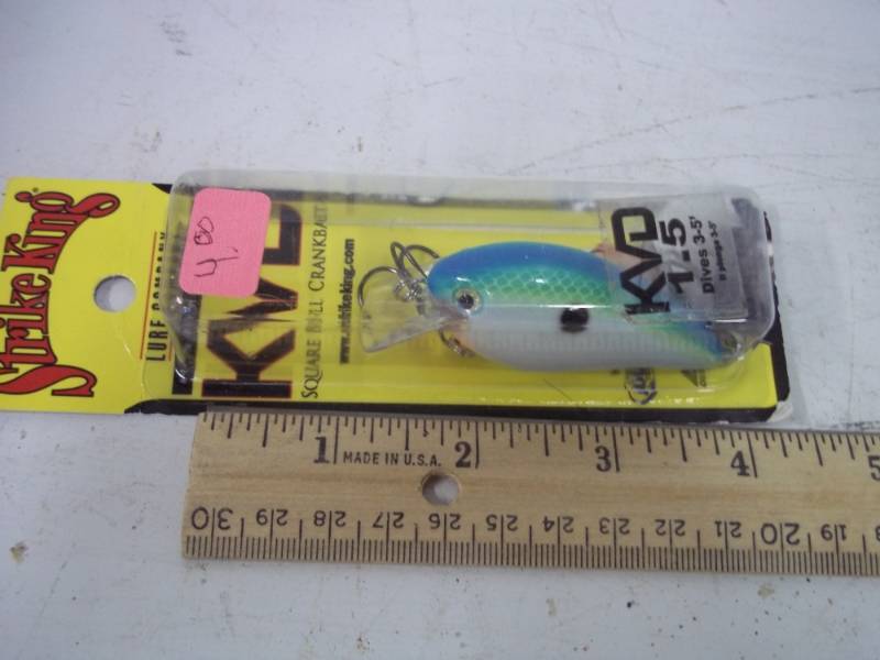 lot 124 image: NEW Fishing Lure