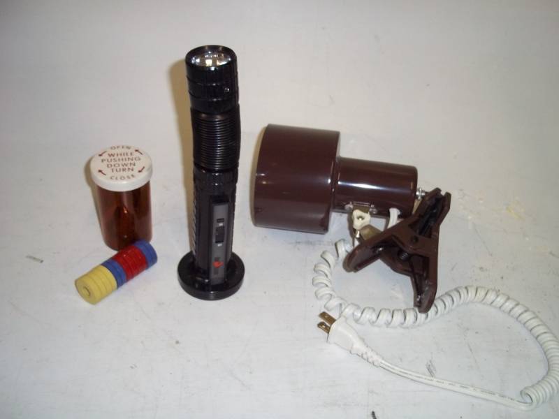 lot 173 image: Flex light, clamp on light and magnets
