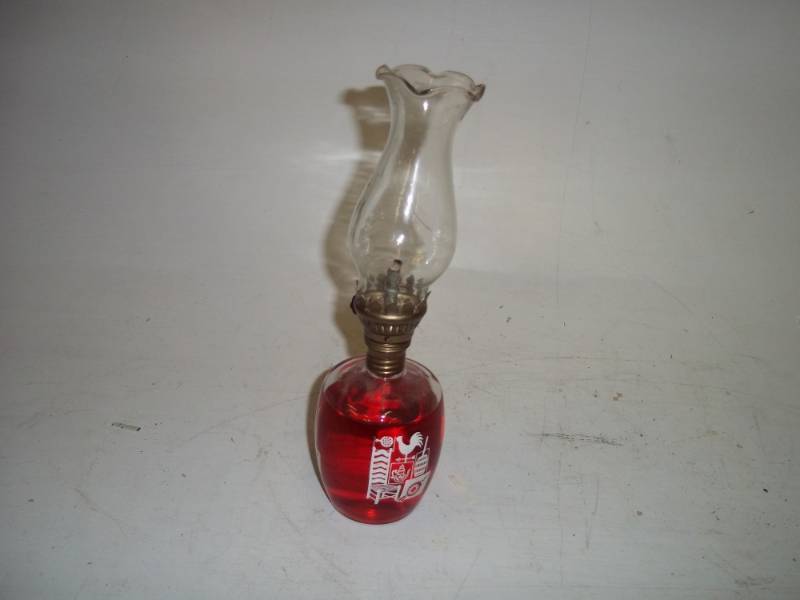 lot 175 image: Oil Lamp 9 tall