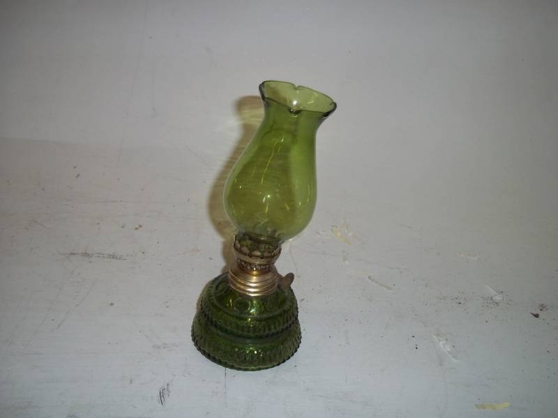 lot 176 image: Oil Lamp 8 tall Green
