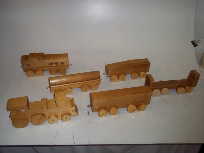 lot 177 image: Dcor Train Wood