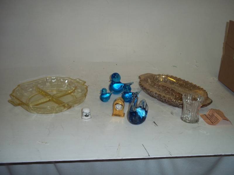 lot 206 image: Glassware including blue bird figurines and miniature clock