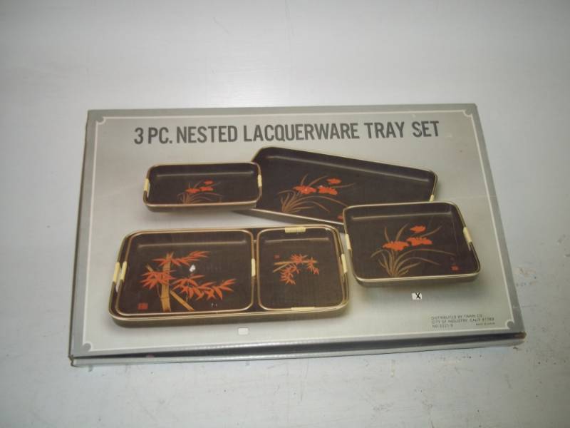 lot 207 image: 3 piece Nested Lacquerware Tray set