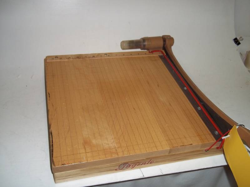 lot 210 image: 16 Paper Cutter