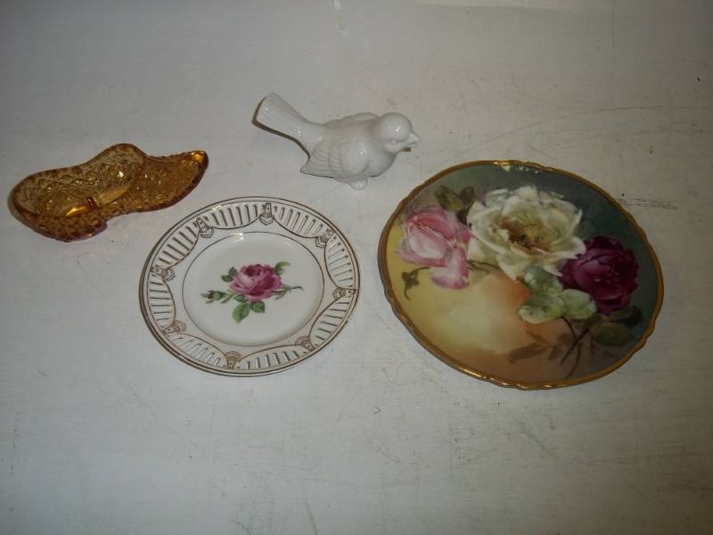 lot 211 image: Dcor plates, glass show and bird