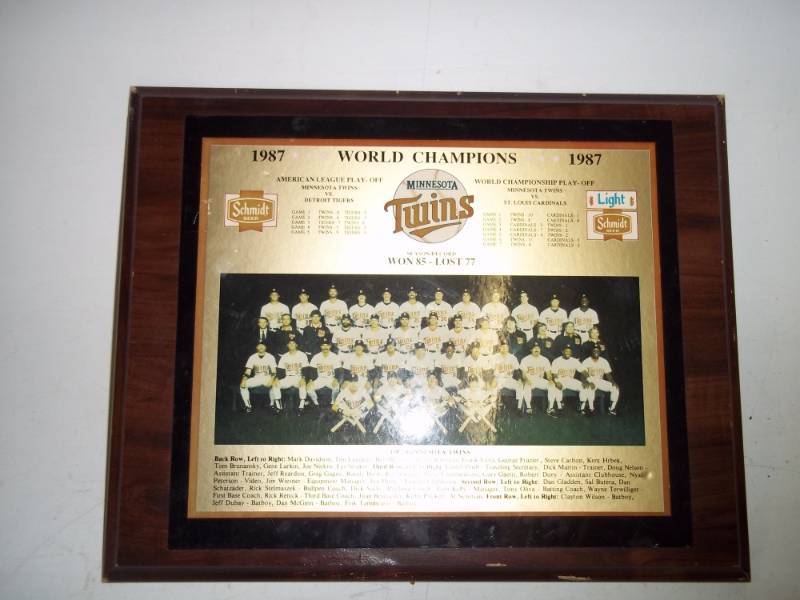 lot 221 image: 1987 Twins World Champions plaque 12 x 15