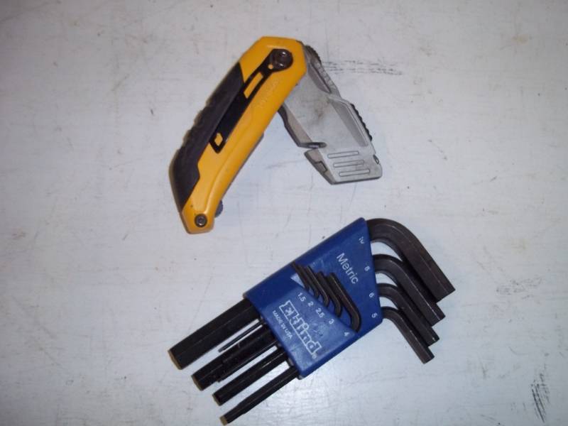 lot 268 image: Allen Wrench Set with Utility Knife