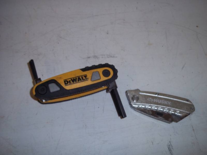 lot 270 image: Allen Wrench Set with Utility Knife