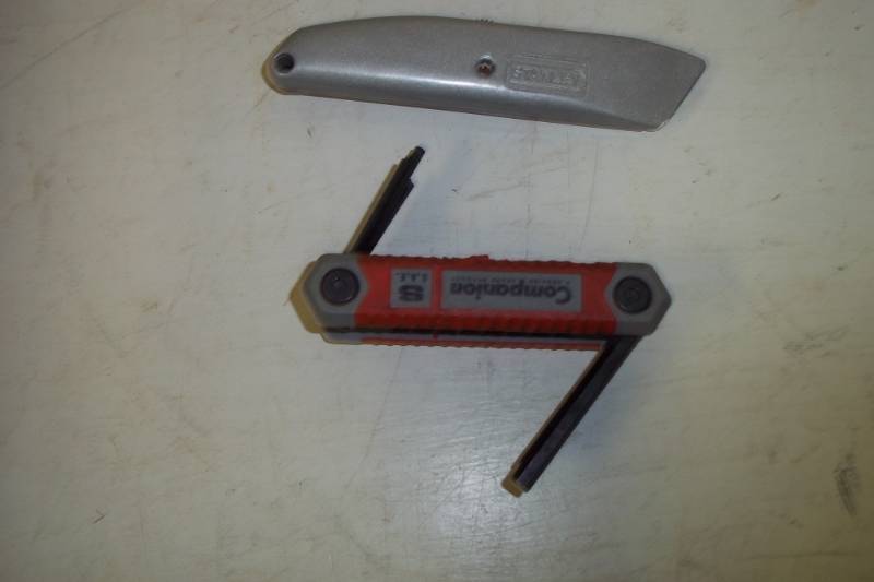 lot 272 image: Allen Wrench Set with Utility Knife
