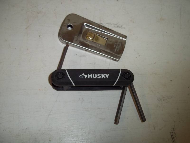 lot 274 image: Allen Wrench Set with Razor blade Knife