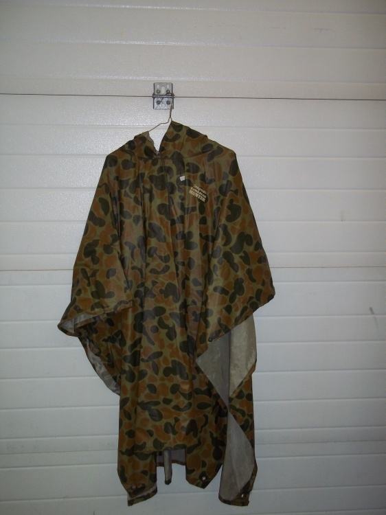 lot 314 image: Large Rain Poncho Camo