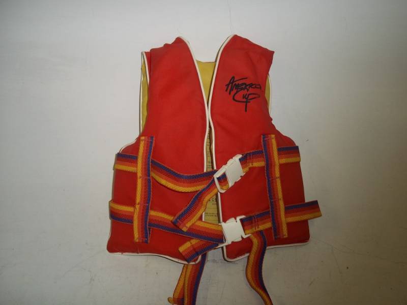lot 317 image: Child Small Life Vest