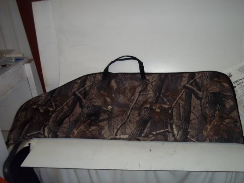 lot 336 image: Bow Case