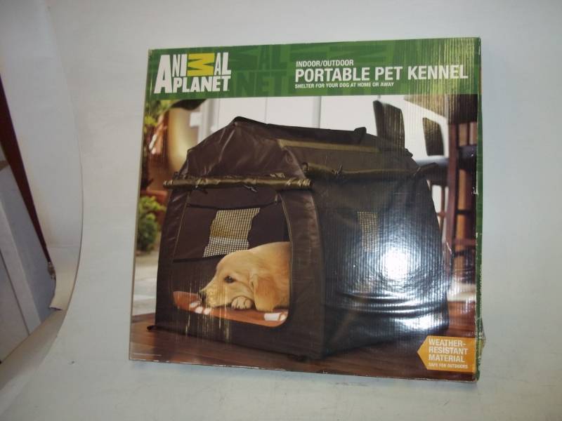 lot 337 image: Portable Pet Kennel