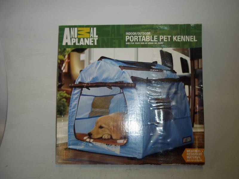 lot 338 image: Portable Pet Kennel