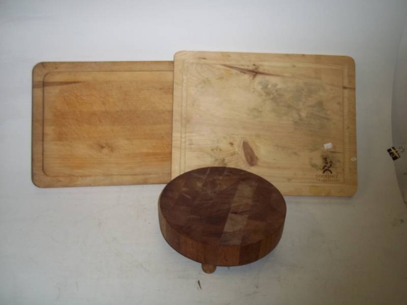 lot 340 image: 3 cutting Boards