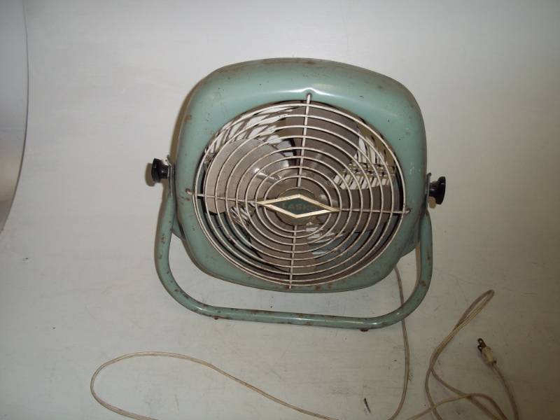 lot 344 image: Vintage Fan