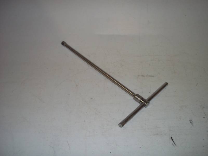 lot 402 image: 38 T Handle with extension